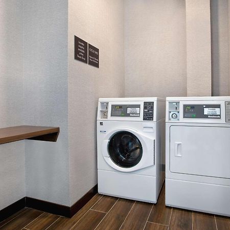 Hampton Inn & Suites Ottawa West, Ontario, Canada מראה חיצוני תמונה