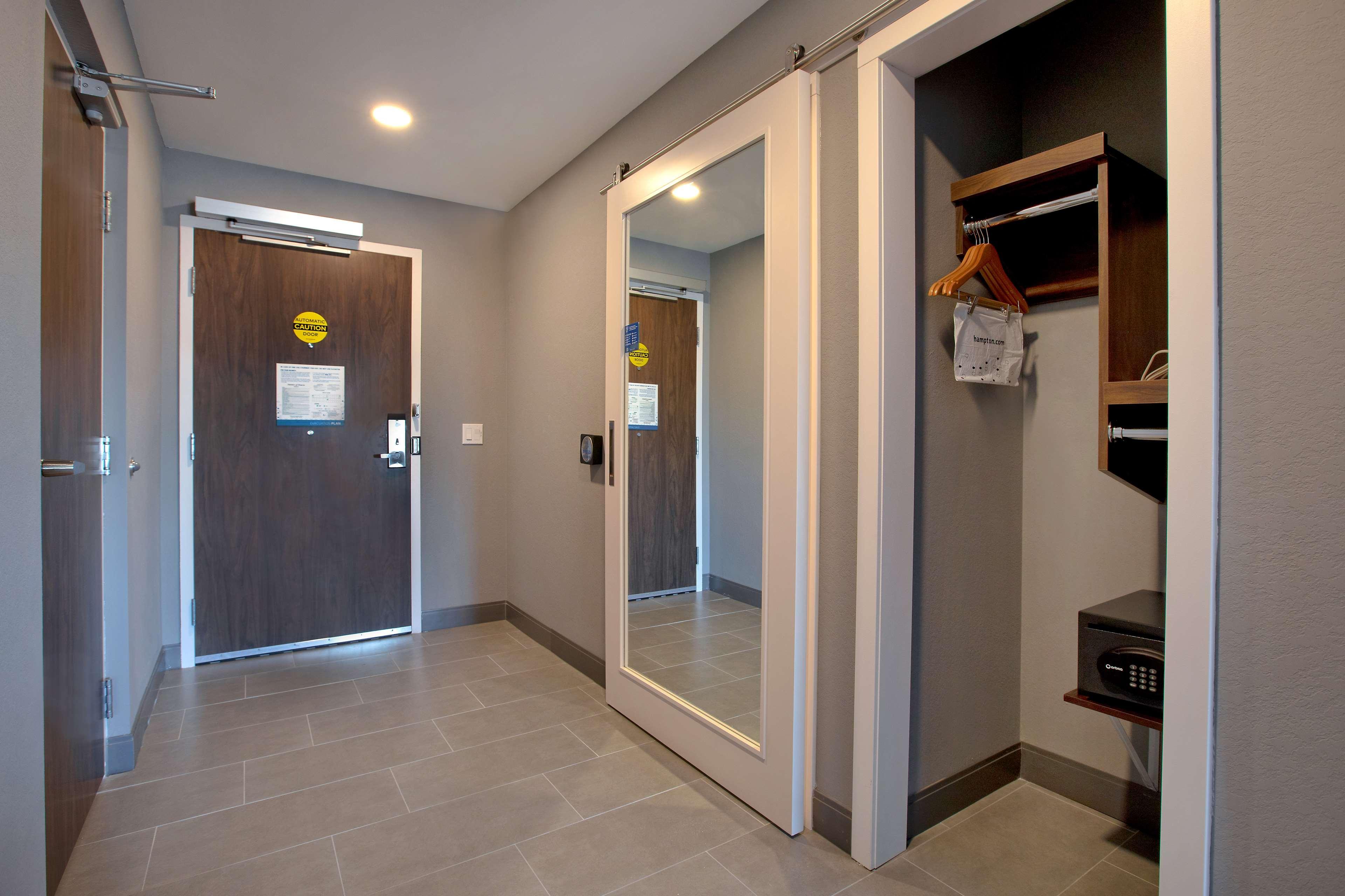 Hampton Inn & Suites Ottawa West, Ontario, Canada מראה חיצוני תמונה