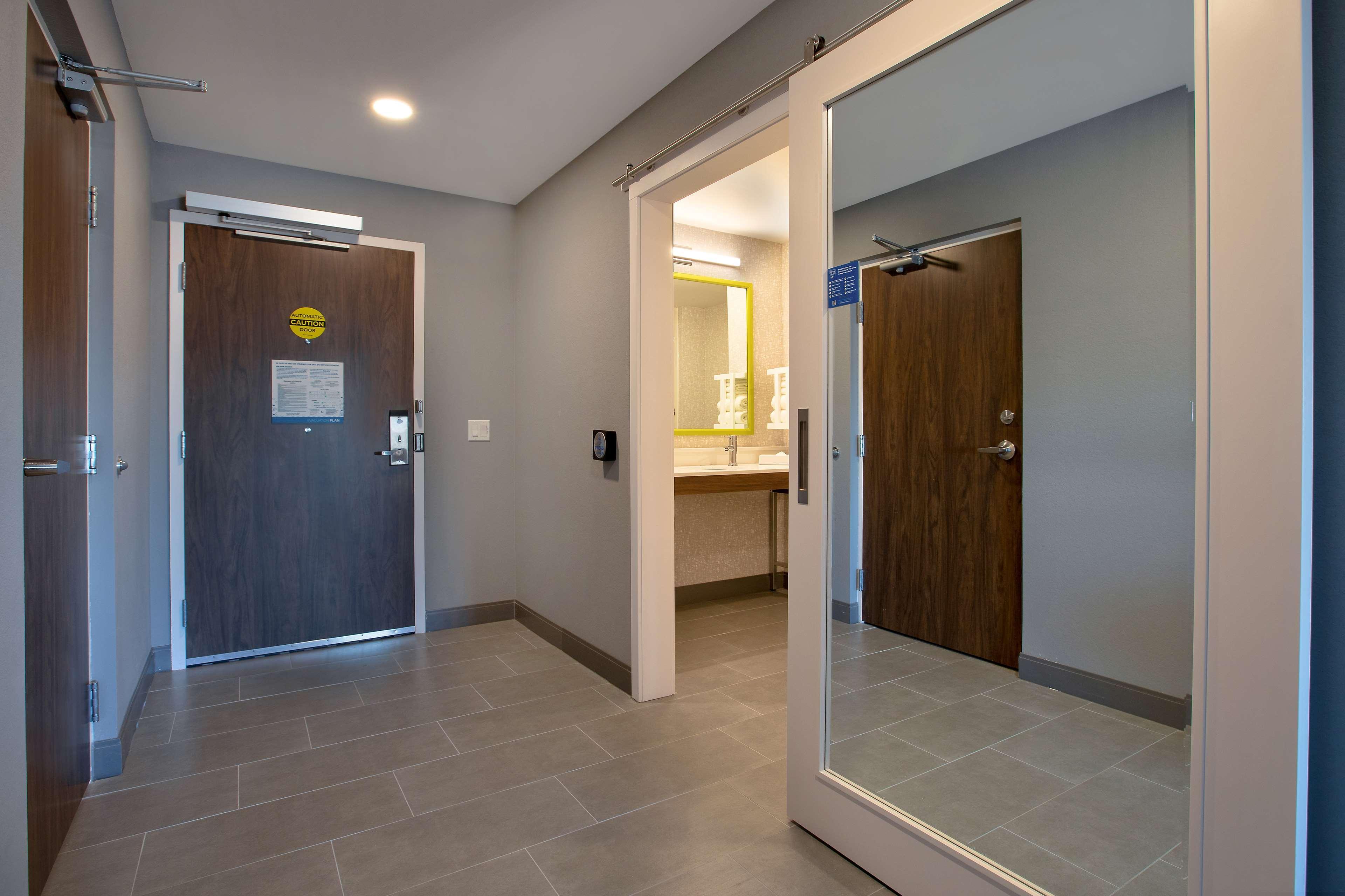 Hampton Inn & Suites Ottawa West, Ontario, Canada מראה חיצוני תמונה