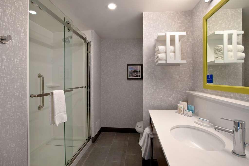 Hampton Inn & Suites Ottawa West, Ontario, Canada מראה חיצוני תמונה