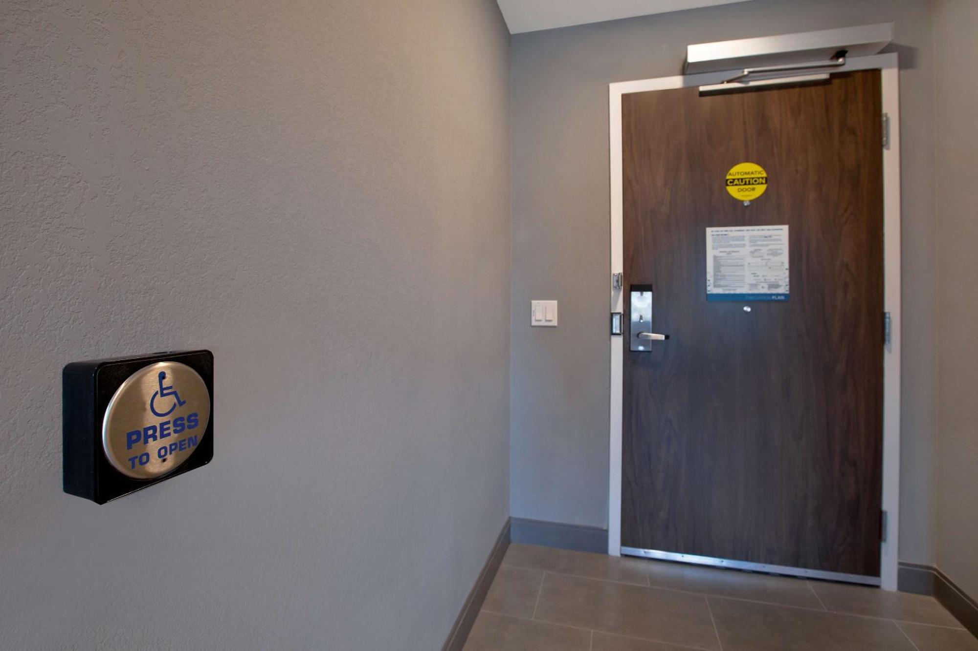Hampton Inn & Suites Ottawa West, Ontario, Canada מראה חיצוני תמונה