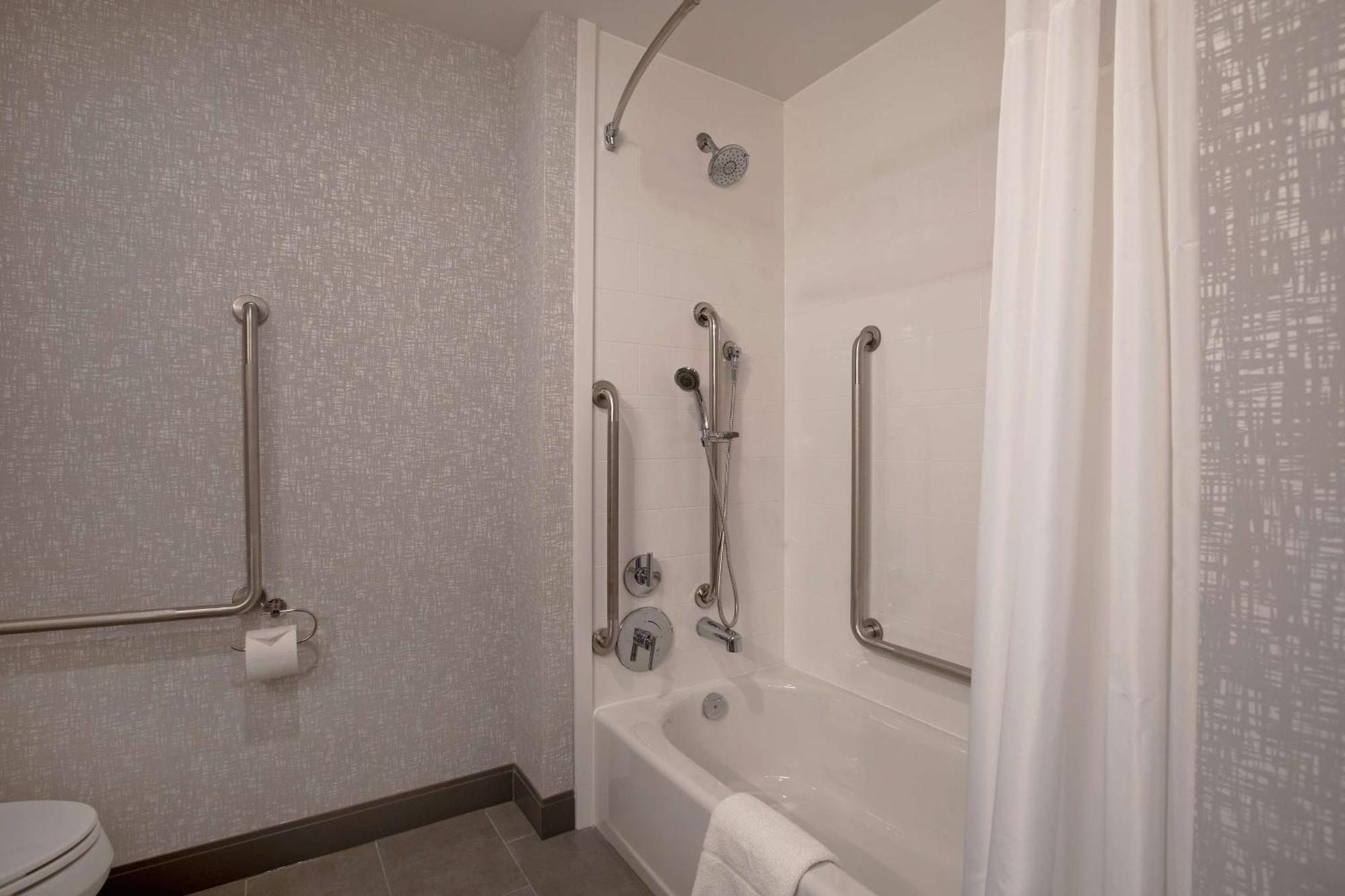 Hampton Inn & Suites Ottawa West, Ontario, Canada מראה חיצוני תמונה